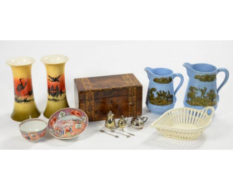 A PAIR OF STAFFORDSHIRE EARTHENWARE VASES DECORATED WITH A LANDSCAPE, 21CM H, TWO GRADUATED BLUE EARTHENWARE JUGS, AN INLAID 