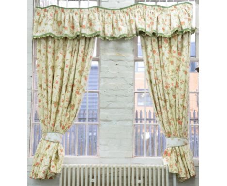 A PAIR OF CORAL AND GREEN FLORAL AND TRELLIS PATTERN PLEATED HEADING INTERLINED CURTAINS WITH BLACKOUT LININGS, PLEATED VALAN