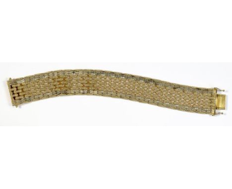 A 9CT GOLD BRACELET, 46G