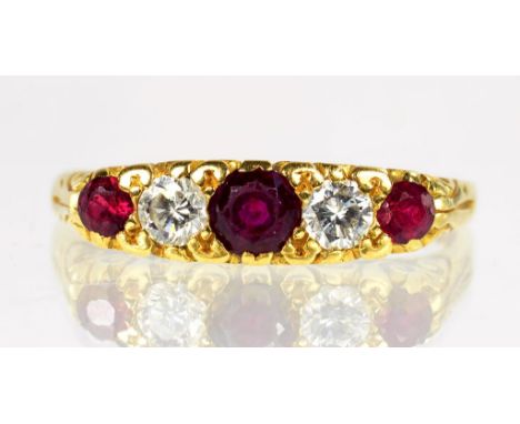 A RUBY AND DIAMOND RING IN 18CT GOLD, SIZE L, 3.1G