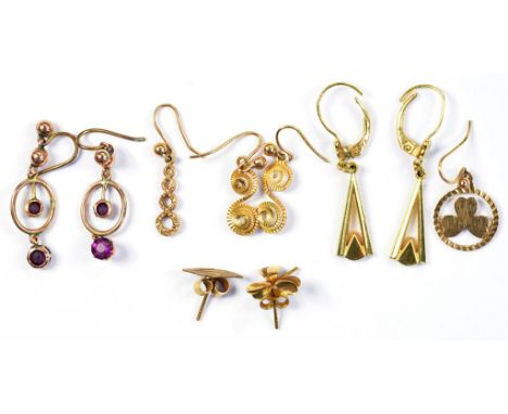 A SMALL QUANTITY OF GOLD EARRINGS, SEVERAL GEM SET, APPROX 6.5G