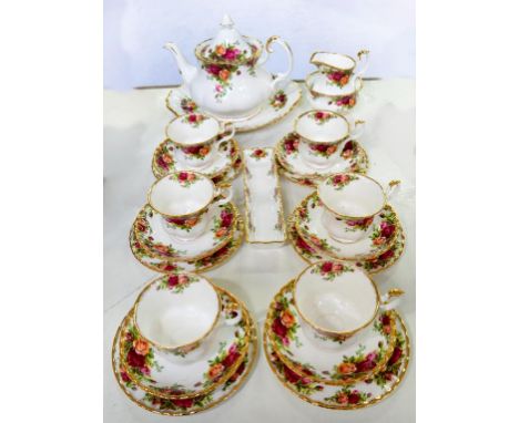 A ROYAL ALBERT OLD COUNTRY ROSES PART TEA SERVICE, LATE 20TH CENTURY