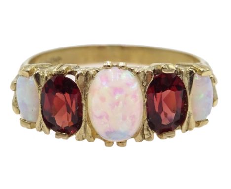 9ct gold garnet and opal ring hallmarked Condition Report 2.82gmsize PClick here for further images, condition, auction times