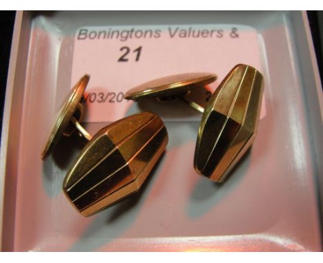 A pair of 8ct gold cufflinks