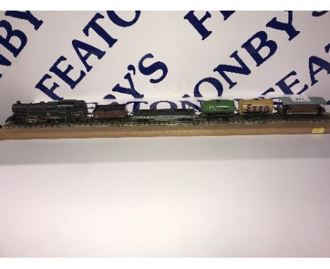 MECCANO LOCO & CARRIAGES ON A TRACK , BY HORNBY (DUBLO TRACK)