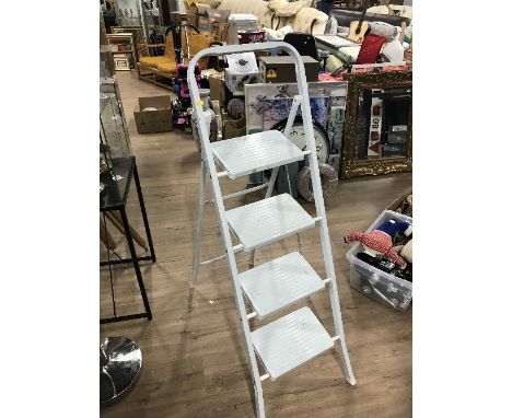 4 STEP LADDERS
