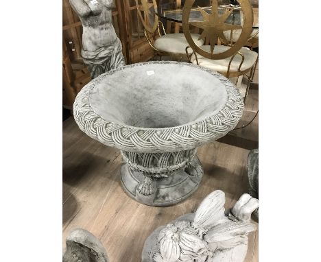 LARGE CIRCULAR PLANTER ON LION CLAW & FEET