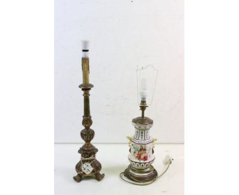 Late 19th / early 20th century floral ceramic &amp; brass lamp base of octagonal form, with hand painted decoration (approx 5