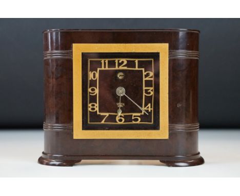 1930s Art Deco Smith Sectric Bakelite clock having a square face with gilt markings to the chapter ring. Measures 18cm wide. 