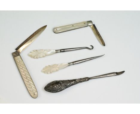 Two sterling silver folding fruit knives with mother of pearl handles together with three button hooks to include silver and 