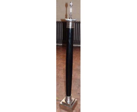 Black/chrome standard lamp. Condition report: see terms and conditions