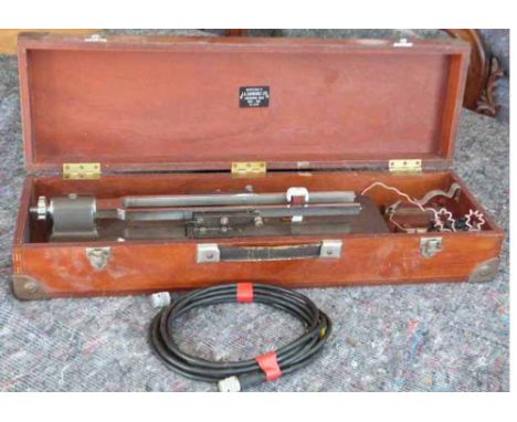 Cased tuning fork (1003/700), 6625-99-924-8198 serial no. 70, weight 18.5lbs. Condition report: see terms and conditions