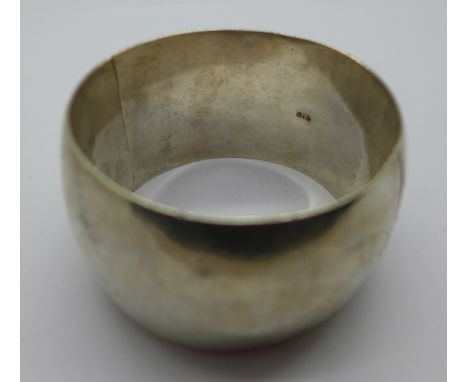 A silver bangle, 77g