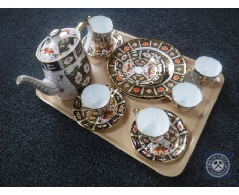 A tray of thirteen piece Royal Crown Derby Imari tea service together with two Royal Crown Derby plates (15)