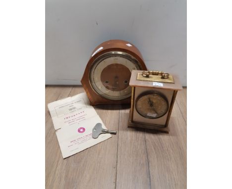OAK SMITHS 8 DAY CHIMING MANTLE CLOCK WITH KEY AND INSTRUCTIONS TOGETHER WITH BRASS CARRIAGE CLOCK