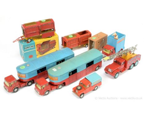 Corgi "Chipperfields Circus" a group to include 1123 Animal Cage - a pair (1 x blue and yellow lift off lid box); unboxed to 