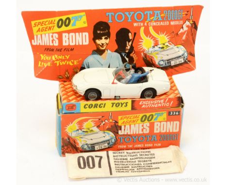 Corgi 336 "James Bond" - Toyota 2000 GT taken from the film "You Only Live Twice" - white, black interior with "Aki and James