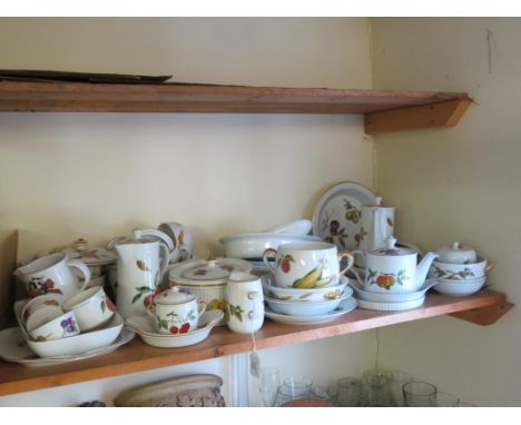 A quantity of Royal Worcester Evesham-pattern tableware
