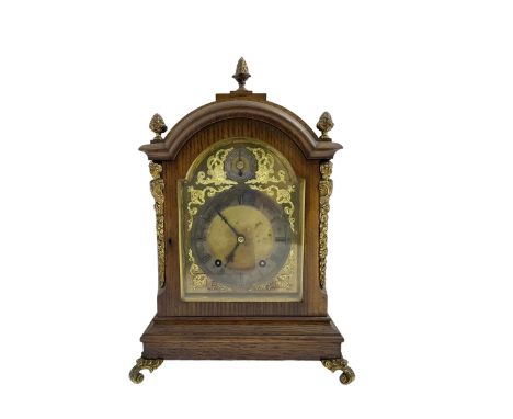 Winterhalder & Hoffmeier - early 20th century German 8-day oak cased mantle clock, case with a break arch top and brass pinea