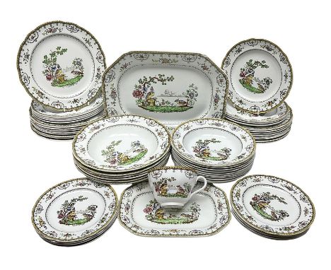 Copeland Spode Chelsea pattern part dinner service, to include seventeen dinner plates, eight side plates, Fifteen soup bowls