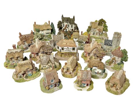 Nineteen Lilliput Lane models, including Dove Tails, Birdlip Bottom, Smallest Inn, Gossip Gate and Beehive Cottage, all with 