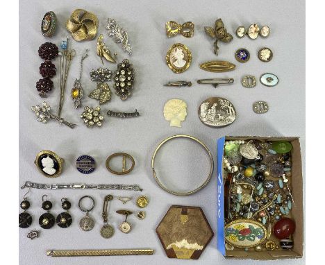 VICTORIAN &amp; LATER PRECIOUS METALS &amp; COSTUME JEWELLERY, ETC - within a lidded fabric covered box, items include a 9ct 