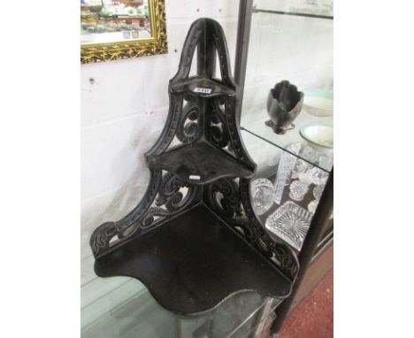 Carved corner bracket