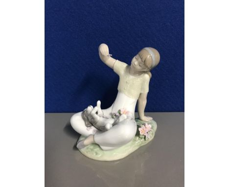 LLADRO 7711 Playtime with petals (in original box)