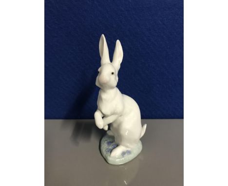 LLADRO 5886 Hippity hop bunny rabbit (in original box)