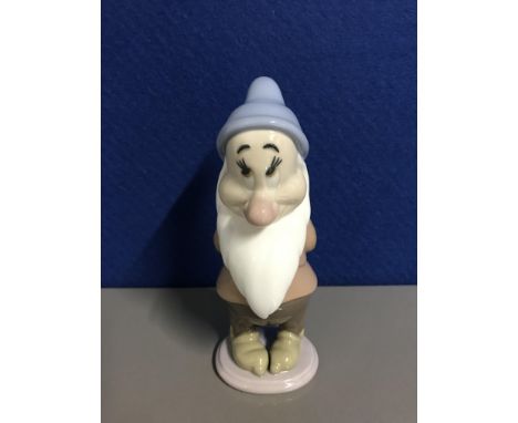 LLADRO 7536 Bashful (in original box)