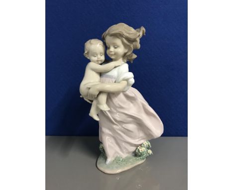 LLADRO 6681 Playing mom (in original box)