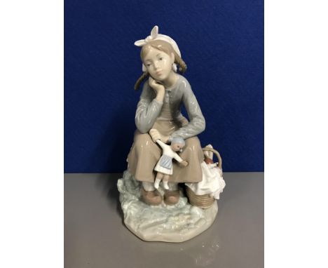 LLADRO 1211 Girl with basket (in original box)