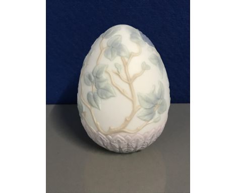 LLADRO 6083 Ltd edition egg 1993 (in original box)