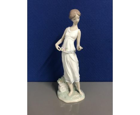 LLADRO 7709 Flowers of a goddess (in original box)