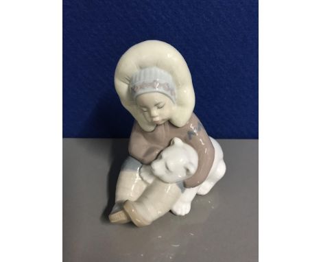 LLADRO 1195 Eskimo playing (in original box)
