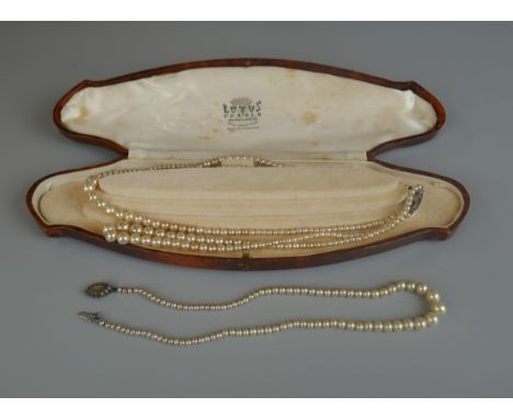3 pearl necklaces 