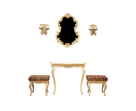 Biedermeier Set aus Keramik mit vergoldeten Verzierungen, bestehend aus 2 Hockern, je circa 40 cm, einem Spiegel 80 x 50 cm, 