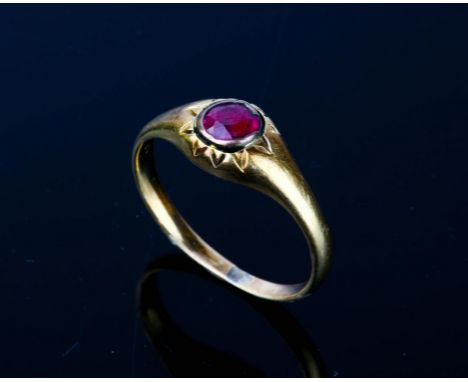 Single stone ruby ring, round ruby with decorative design around stone, stamped with the polish hallmark for 18ct, ring size 