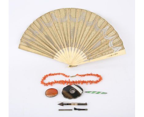 Selection of jewellery including an agate arrow brooch, two other agate brooch, an agate tooth pick in the form of a shotgun,