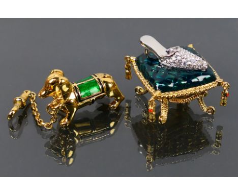 Estee Lauder - 2 x boxed gilt metal Estee Lauder solid perfume compacts - Lot includes a 2003 Golden Dachshund compact with g