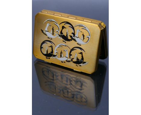 A vintage Stratton England made gilt metal rectangular powder compact. Lid depicts seagulls. Hinged lid with mirror intact. 8