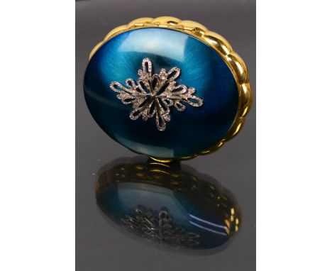 A vintage 1950s Kigu Concerto musical gilt metal enamel powder compact. Made in England. Powder compact has two hinges, built