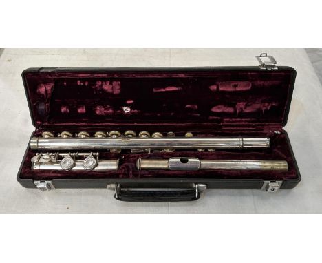 A cased French silver plated flute by Buffet Crampon Paris, Cooper scale E 