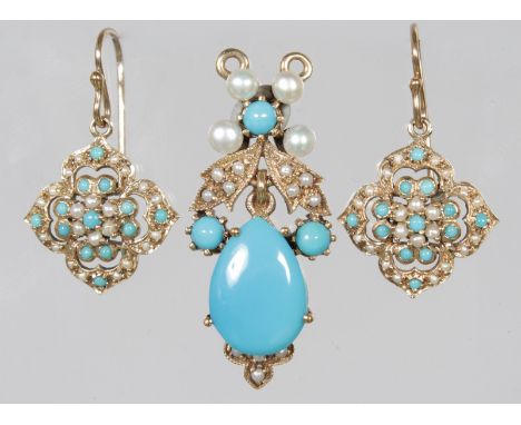 A 9CT GOLD, TURQUOISE AND SEED PEARL SET PENDANT AND EARRINGS.  