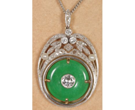 A SUPERB EDWARDIAN JADE & DIAMOND PENDANT AND CHAIN.  