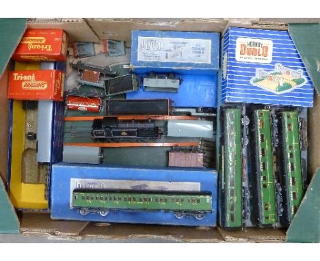Hornby Dublo, Tri-ang and Hamblings 00 gauge model railway items including stations, turntable, accessories, 0-6-2 tank engin