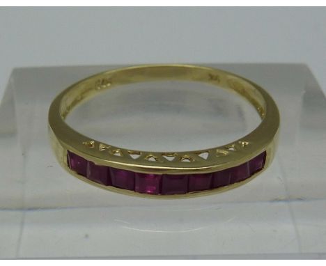 A 9ct gold and ruby ring, weight 1.1g, size O