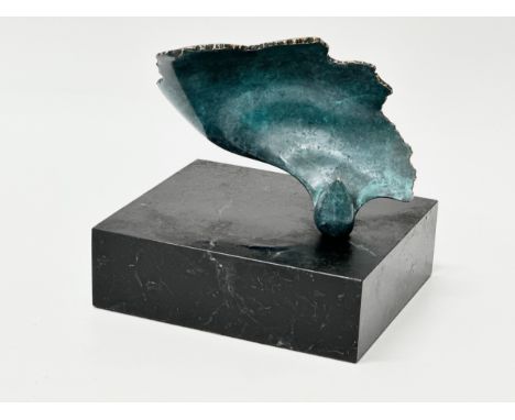 Jose Luis Pequeno (B.1941) A Late 20th Century modernist bronze bird sculpture on marble base. Designed by Jose Luis Pequeno 