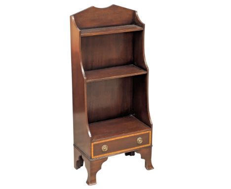 A fine proportioned George III style inlaid mahogany step bookcase. With single drawer and bracket feet. 44x25x103cm