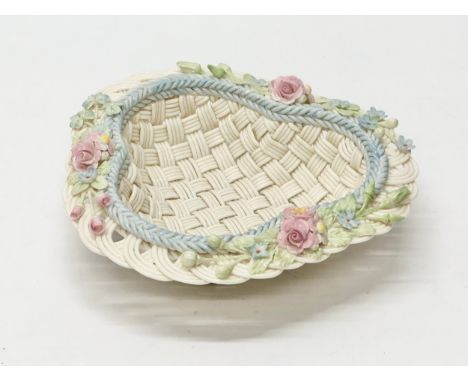 A Belleek Pottery woven basket. 17x16x5cm